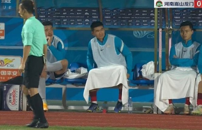 河南球迷训话：负责赛季初转会的引援组，带着不合格球员离开