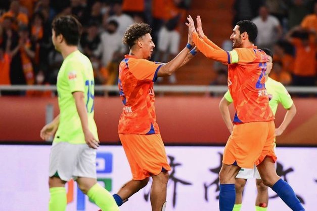 79分钟3球落后！泰山球迷提前退场：耻辱,太让人痛心了