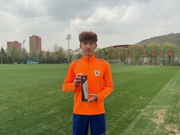 凯凯转会风波：解析其被传下放B队背后的真相与争议