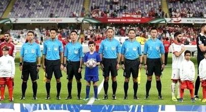 马宁机场晒照出征世界杯 中国裁判组赴美开展10天集训(图)