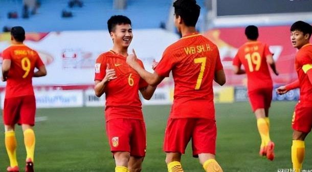 朱玉轩：U17国少门将在赫塔菲首秀:black;