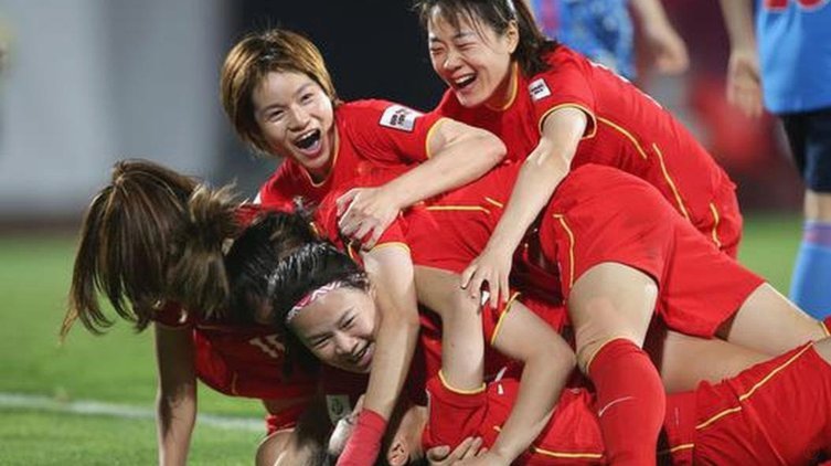 日媒爆料：亚运会冷场信号？女足赛场观众仅百人流连眼底
